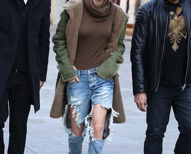 Steal: Gigi Hadid’s Milan Fashion Week One Teaspoon Diamonde Lonely Boys Jean
