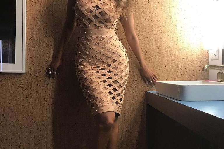 Splurge: Tyra Banks’s Late Night With Seth Meyers $195 House of CB Felina Nude Pearl Cage Dress