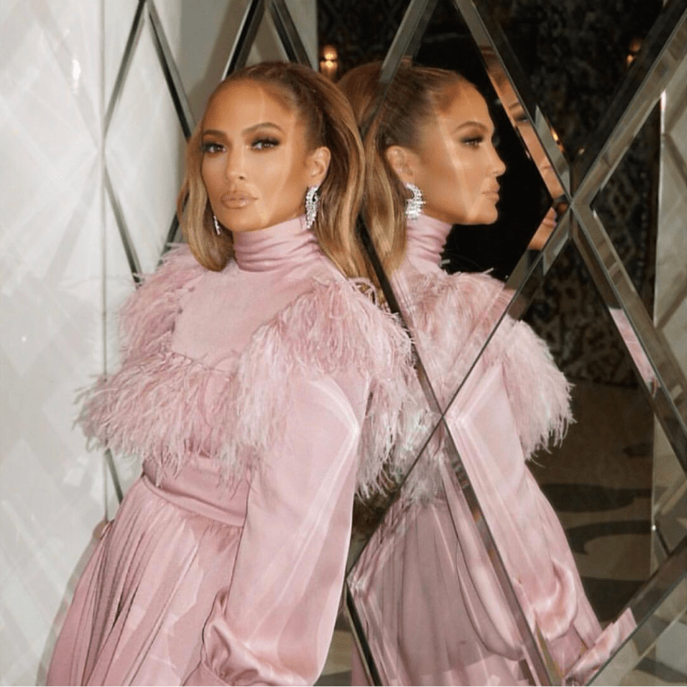 5 Looks in 5 Minutes : Ways To Wear Feathers