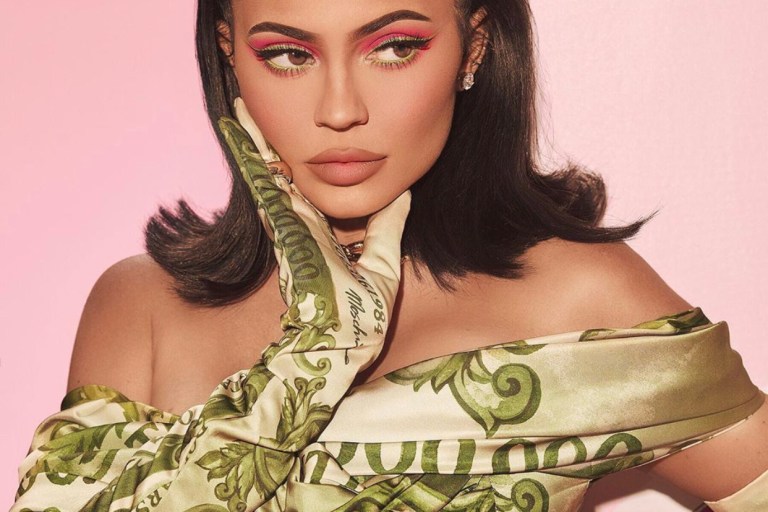 Trend Spotlight: The 60s Hair Flips Are Back as Spotted on Kylie Jenner, Rihanna, Zendaya, and More!