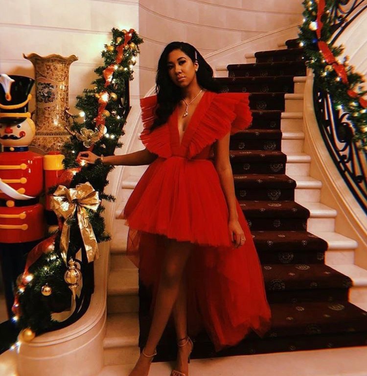 Aoki Lee Simmons is a True “Lady in Red”  Giambattista Valli x HM Tiered Tulle V-Neck Dress for the Holidays: Get the Look at beautylifefunShop.com