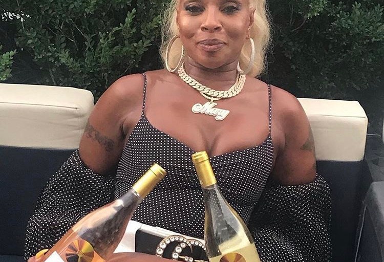 Mary J Blige Promoted her Brand Sun Goddess Wines Wearing a Black Polka Dot Alice and Olivia Top