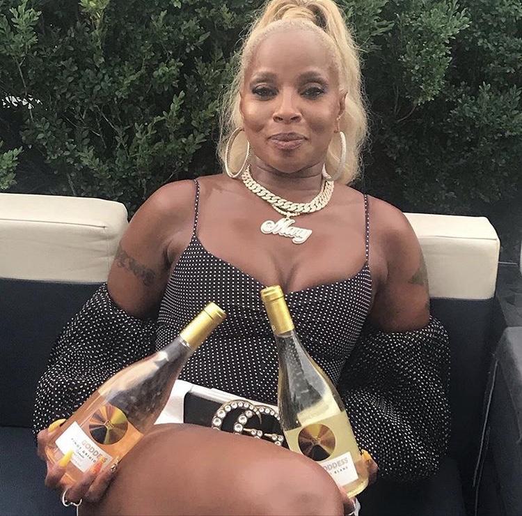Mary J Blige Promoted her Brand Sun Goddess Wines Wearing a Black Polka Dot Alice and Olivia Top