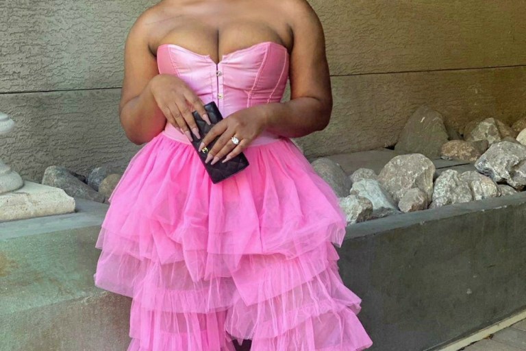 Fashion Bombshell of the Day: Sia from Canada