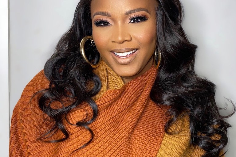 Top Ways to Style Sweaters on a Curvy Body