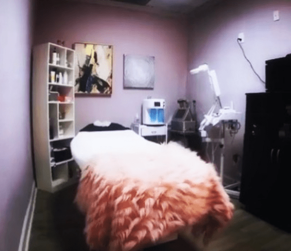 Top Four Reasons for Investing in a Facial Bed