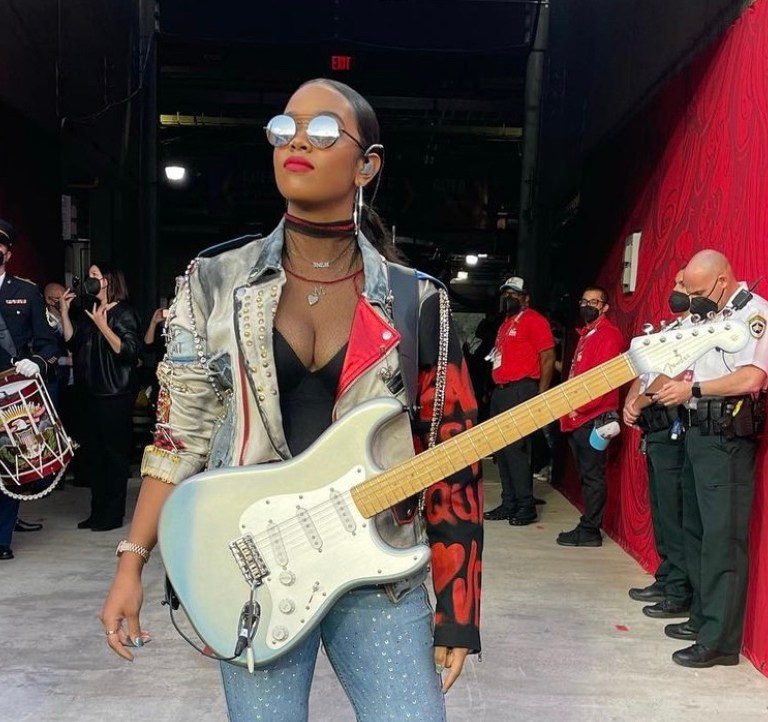 H.E.R Performs ‘America the Beautiful’ in Custom Stinson Haus Look Including Deconstructed Biker Jacket and Ombre Leather Denim Pants at Super Bowl LV