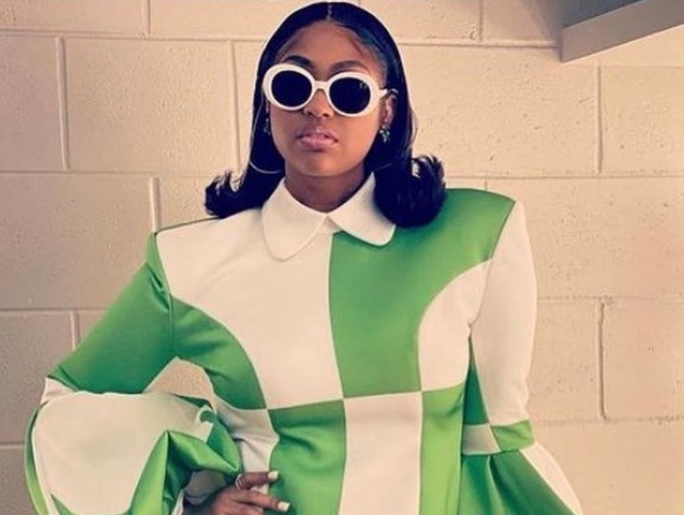 Jazmine Sullivan Gives Us 60s Mod Look in Green and White Jovana Louis SS21 Puff Sleeve Collared Dress Performing at Post-Super Bowl Verizon’s Big Concert for Small Business