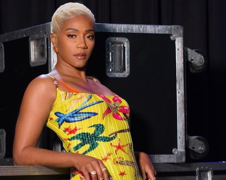 Tiffany Haddish Attends Nickelodeon’s 2021 Kids’ Choice Awards Wearing Versace Yellow Plisse Satin Starfish Print Spring/Summer 2021 Dress and Orange Stuart Weitzman Sandals