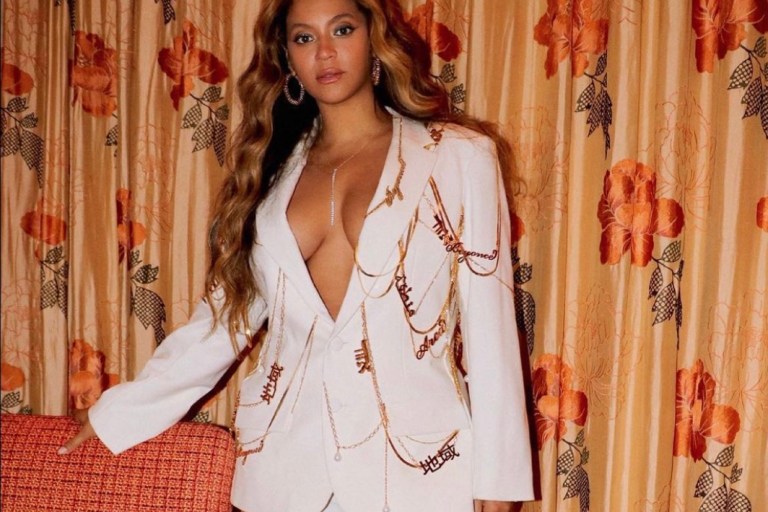 Beyoncé Enjoys Vegas in Area’s Spring 2020 White Custom Name-Chain Suit with Jay-Z