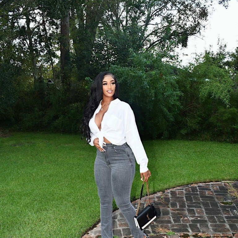 Antoniqua ‘Nique’ Brown Wears Stylish Casual Look Featuring Fashion Nova Grey Split Hem Jeans