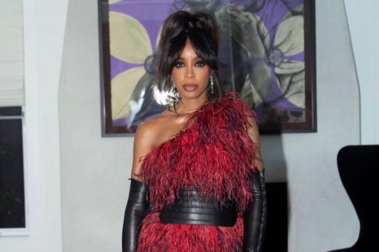 Kelly Rowland Attends the Premiere of ‘The Harder They Fall’ in LA Wearing Marcell Von Berlin Fall/Winter 2021 Red and Black Feather Gown
