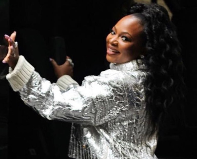 Naturi Naughton Wears Balmain Silver Metallic Turtleneck Sweater and Alice and Olivia White Cable Knit Mini Skirt While Doing Press for ABC’s ‘Queens’