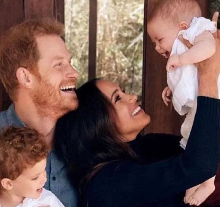 Prince Harry and Meghan Markle Share 2021 Christmas Card Photo Featuring Archie and First Glimpse at Baby Lilibet
