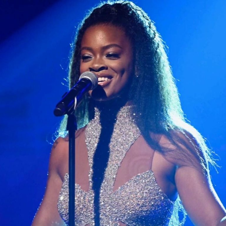 Ari Lennox Performs on Jimmy Fallon Wearing Hair from Indique!