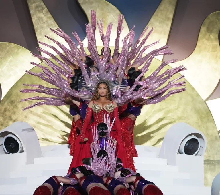 Beyoncé Wore 4 Colorful Looks During Her Private Performance at Dubai’s Atlantis The Royal: Including a Gold Dolce & Gabbana, a Yellow Atelier Zuhra, a Red Nicolas Jebran and More