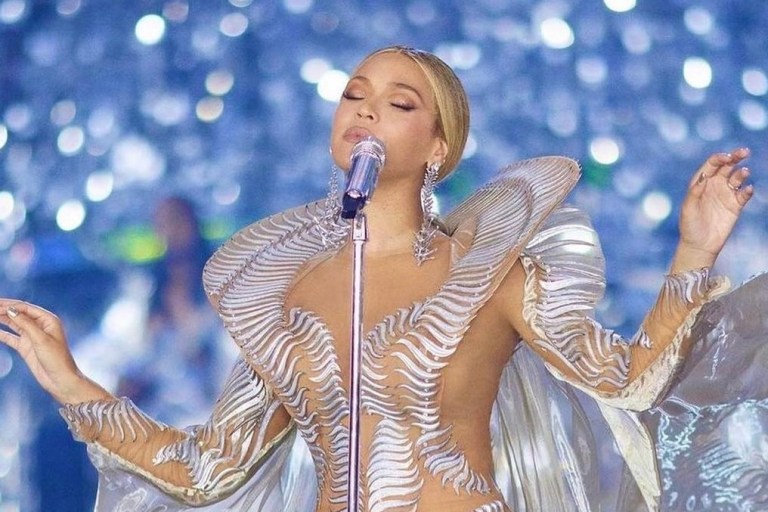 Beyoncé Opened in Amsterdam Wearing an Angelic Iris van Herpen Custom Design