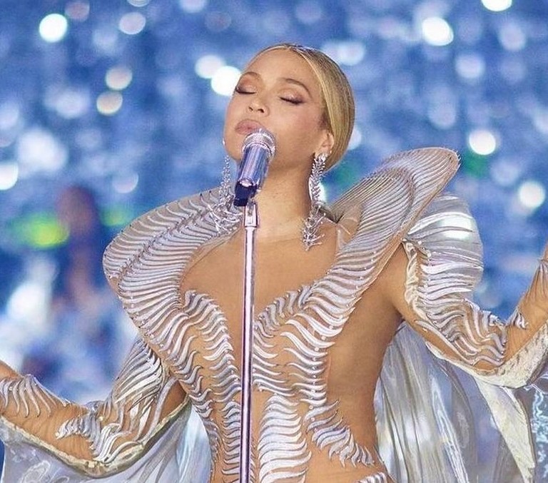 Beyoncé Opened in Amsterdam Wearing an Angelic Iris van Herpen Custom Design