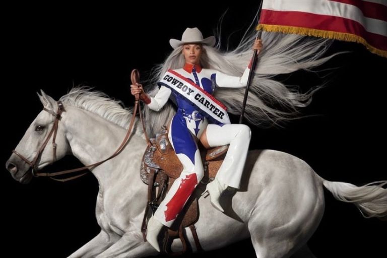 Beyoncé Unveiled the Cover of her ‘CowBoy Carter’ album in a Patriotic Latex Cowboy Look