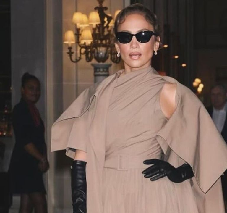 Jennifer Lopez Delivers Wow Factor in a Khaki Dior Look at the Brand’s Paris Fashion Week Show