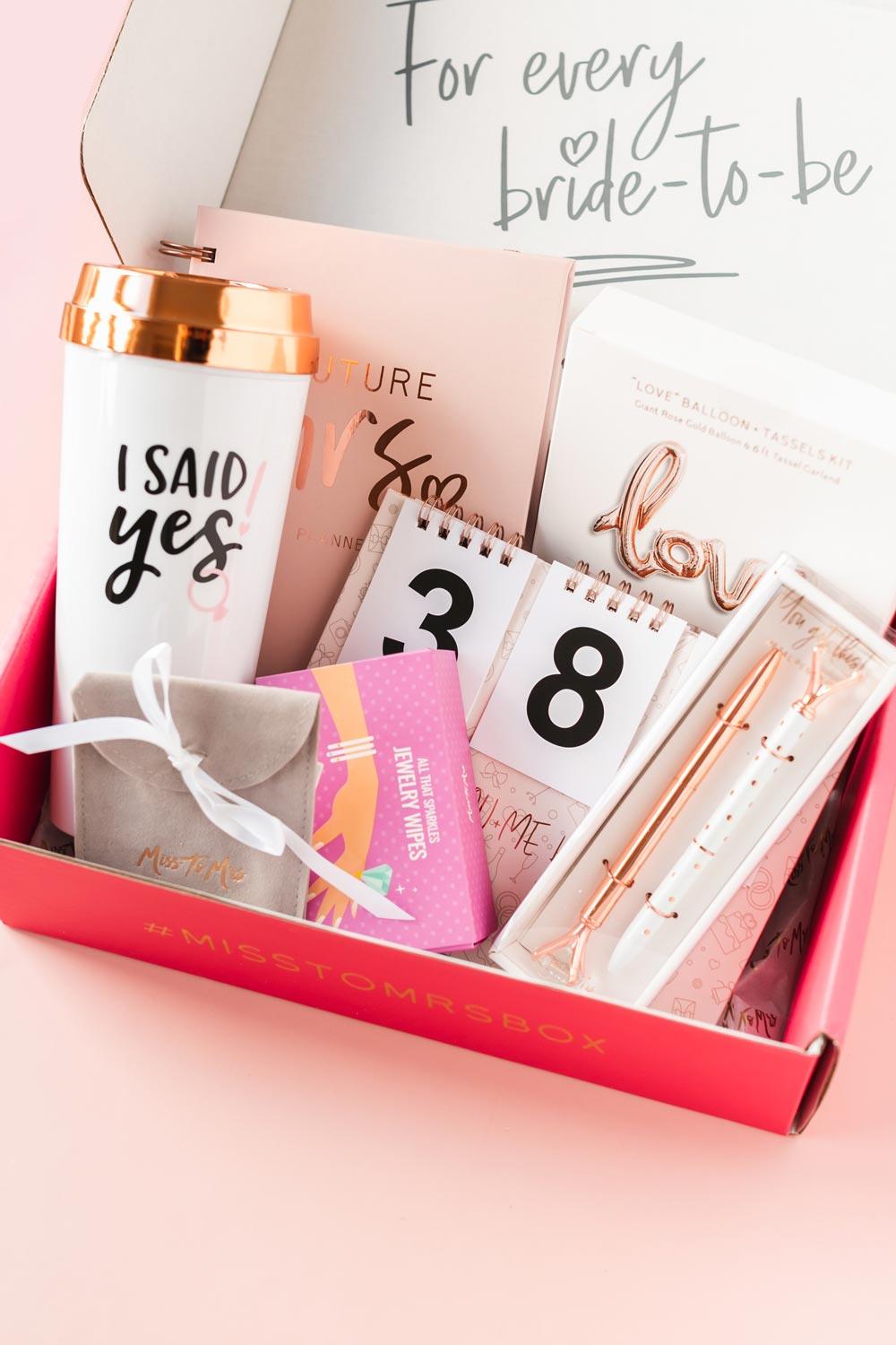 D:\Работа\SEO\GUEST POSTS\POSTS 2021\28.09.2021\Edmund 10_Miss_To_Mrs_Bridal_Box_Items_Brides_Like_The_Most\FLUFFMEDIA-.jpg