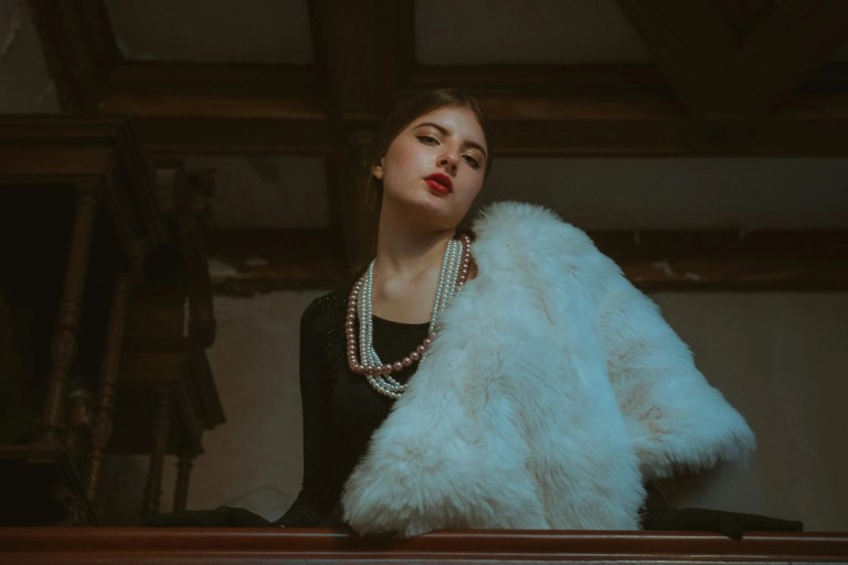 4 Fashionable & Unique Ways to  Flaunt Head-to-Toe Black