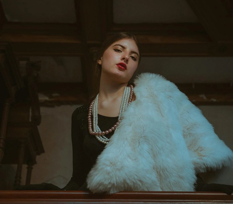 4 Fashionable & Unique Ways to  Flaunt Head-to-Toe Black