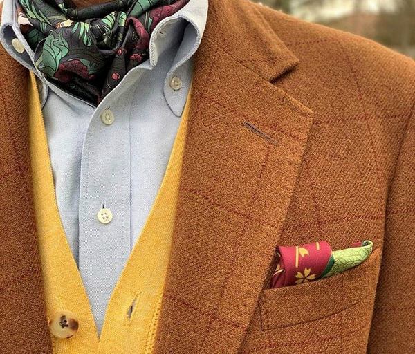 What size silk scarf should men wear?