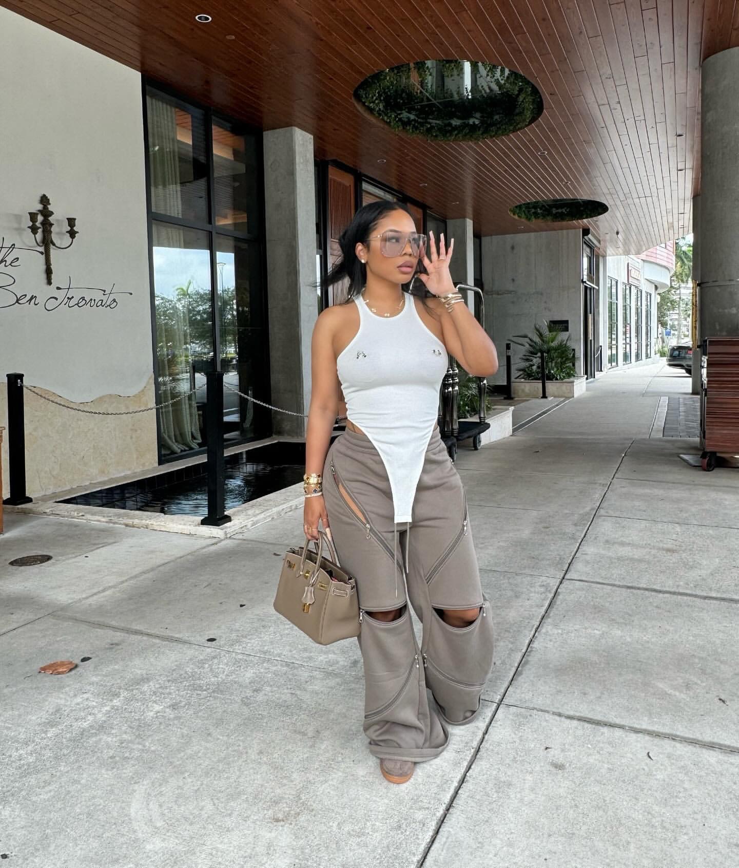 Most Sylish Influencer Mina A Monroe 