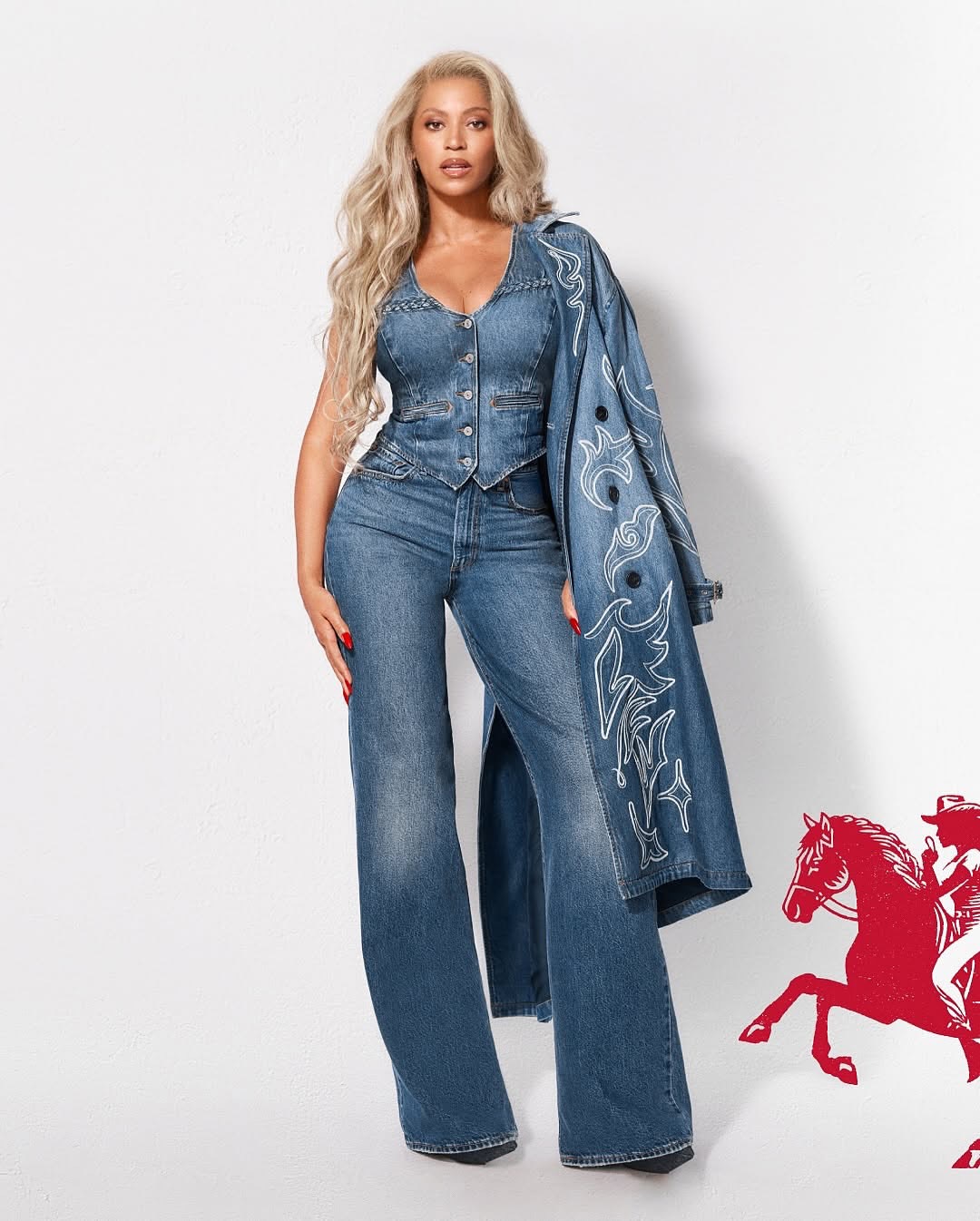 Beyonce Posed In A Blue Denim On Denim Look For Levis Latest Campaign 2