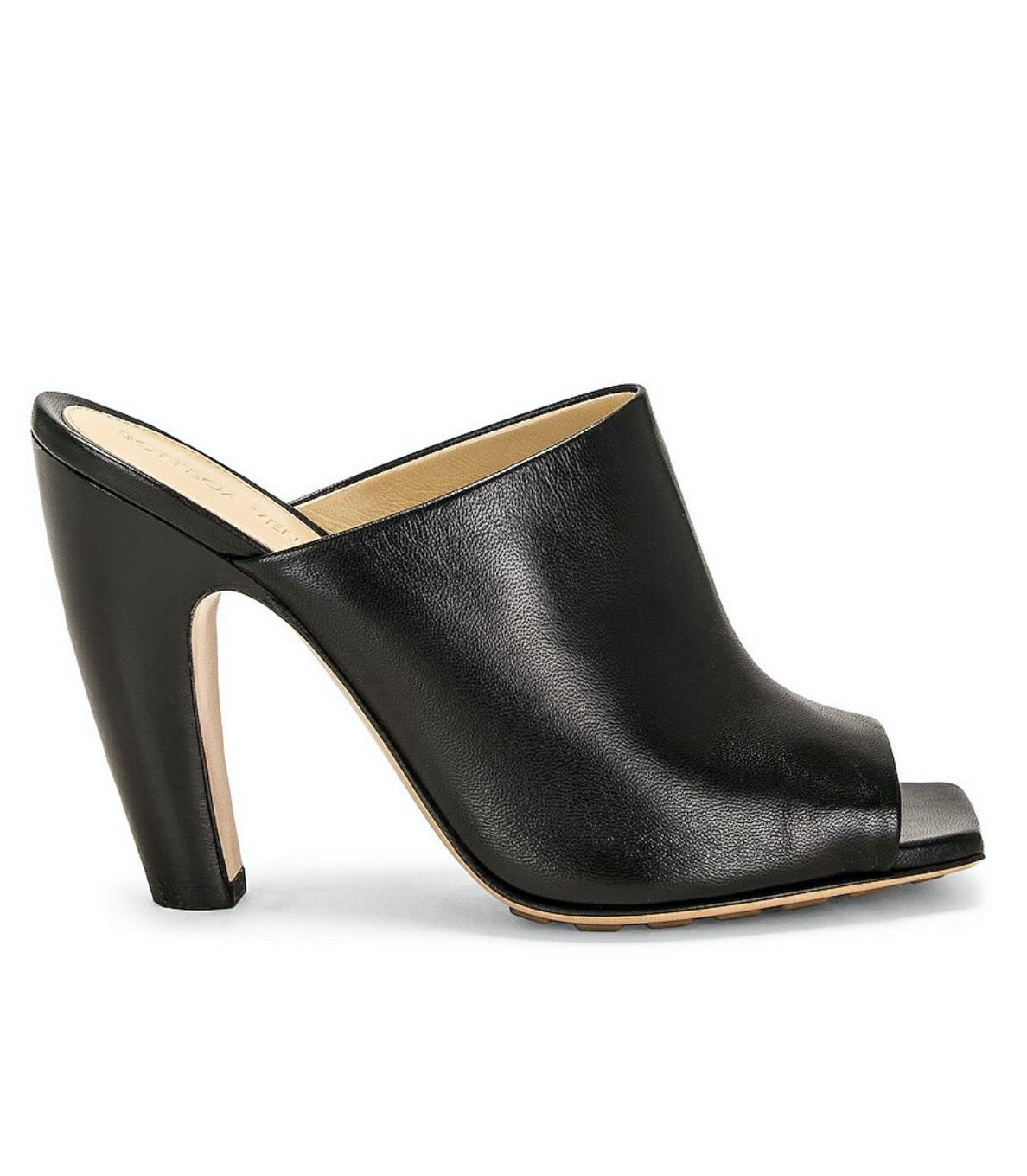 09 Savannah James Attends Basketball Game Wearing An Alaia Cropped Black Polo Shirt Snap Denim Jeans Louis Vuitton Green Speedy And Bottega Veneta Mules