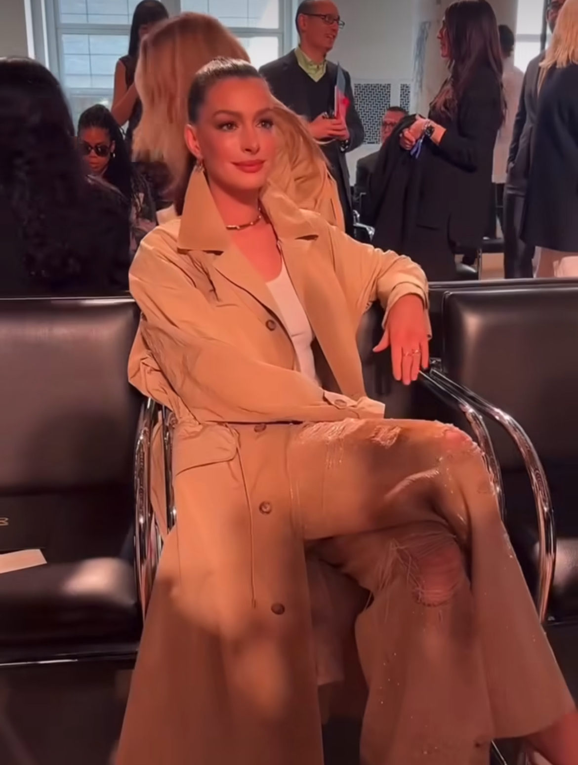 Anne Hathaway Attended The Ralph Lauren FW 25 Show In A Khaki Trench Coat And Sequins Embellished Jeans 2