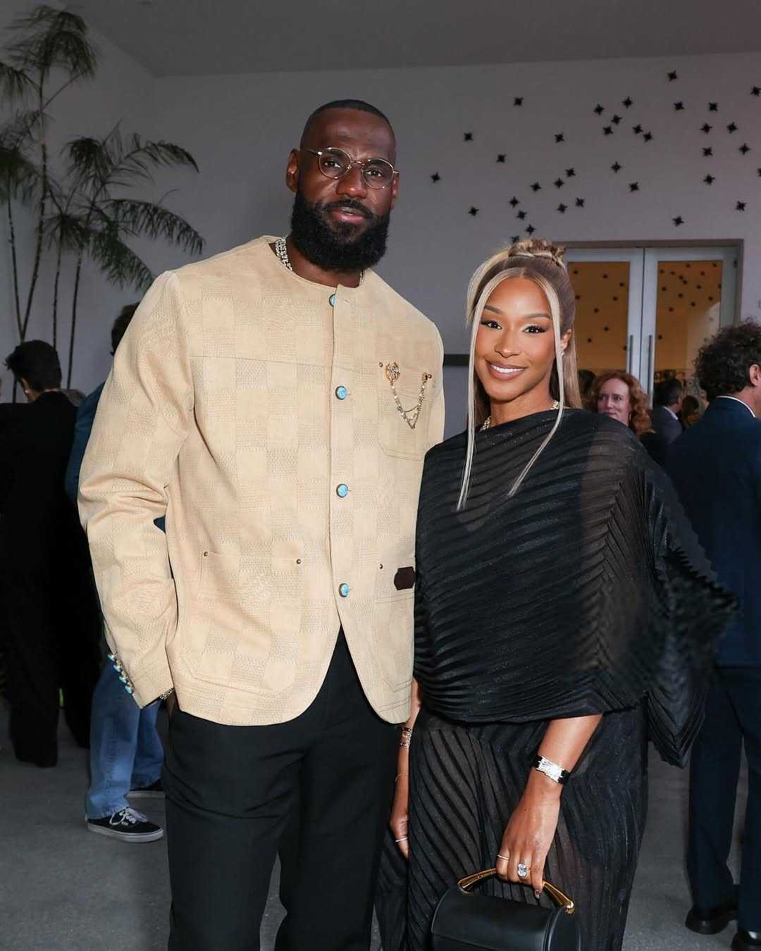 7887 LeBron James In Louis Vuitton And Savannah James In Issey Miyake At The Hammer Museum Gala