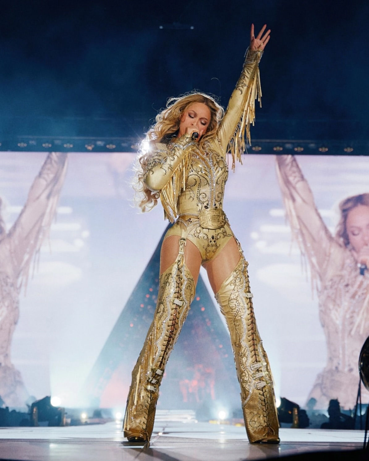 You Ask We Answer Beyonce Wore A Gold Custom Lindsey James Look On The Cowboy Carter Tour 7