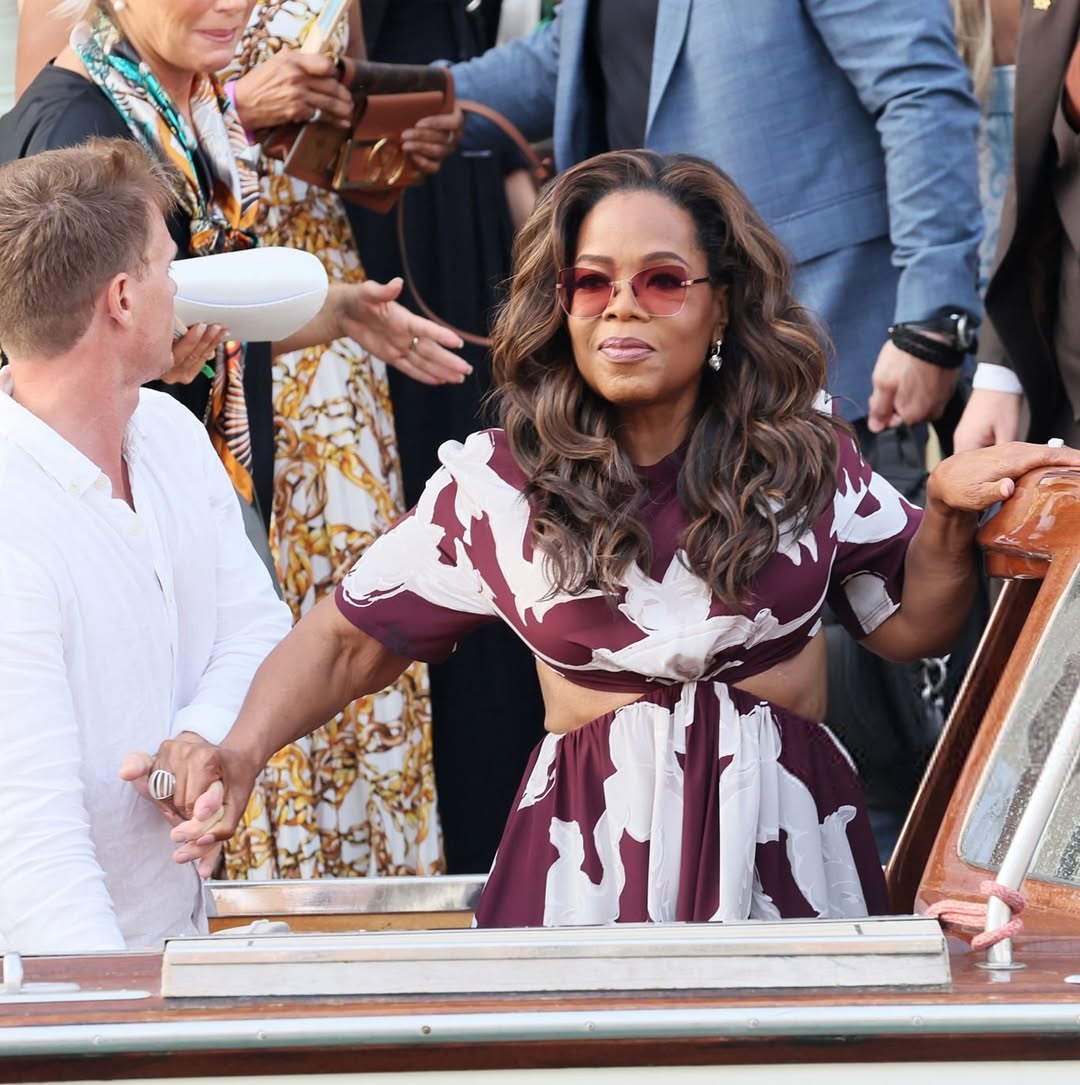 000 Oprah Winfrey And Gayle King Serve Elegant Style In Burgundy Printed Valentino And Monogram Louis Vuitton At Jeff Bezos And Lauren Sanchezs Venice Wedding