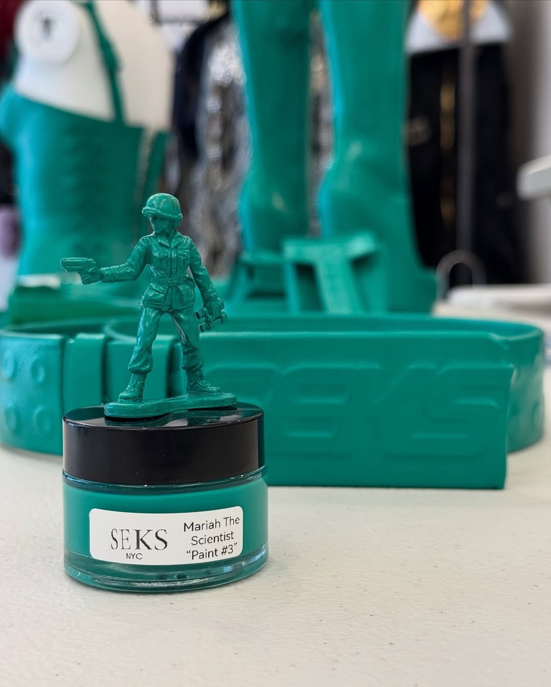 Mariah The Scientist Wears Custom Green SEKSLLC Look For Hearts Sold Separately Album Artimage 1752508799 4