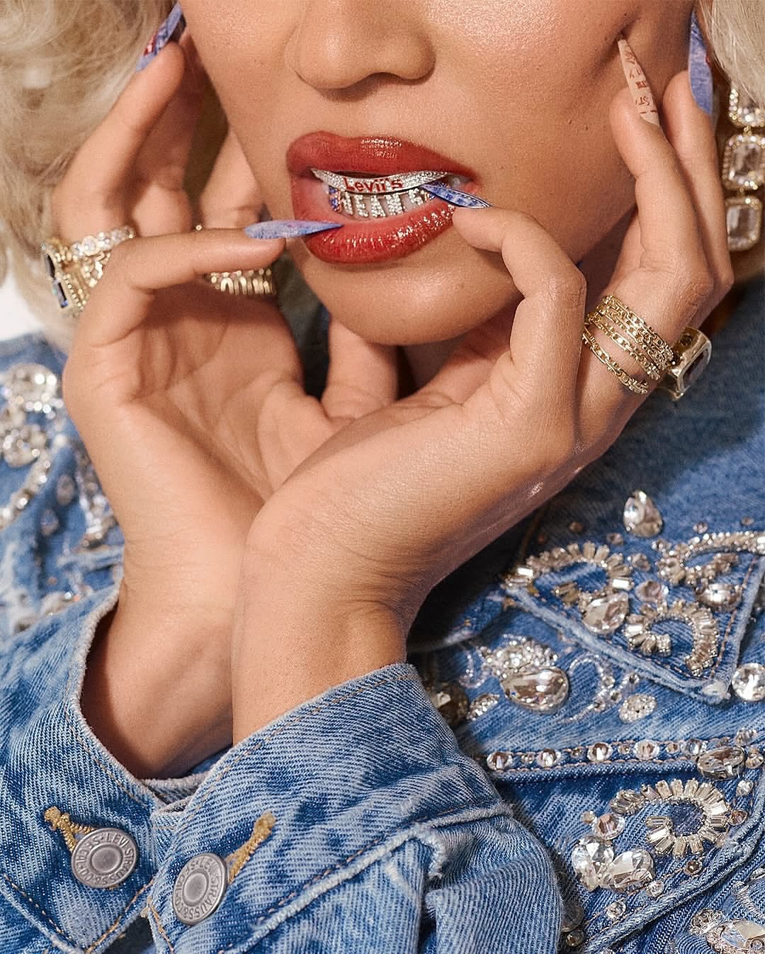 Beyonce Teams Up With Levis With The 501 Curve Western Crystal Jeans And Matching Denim Jacket 1