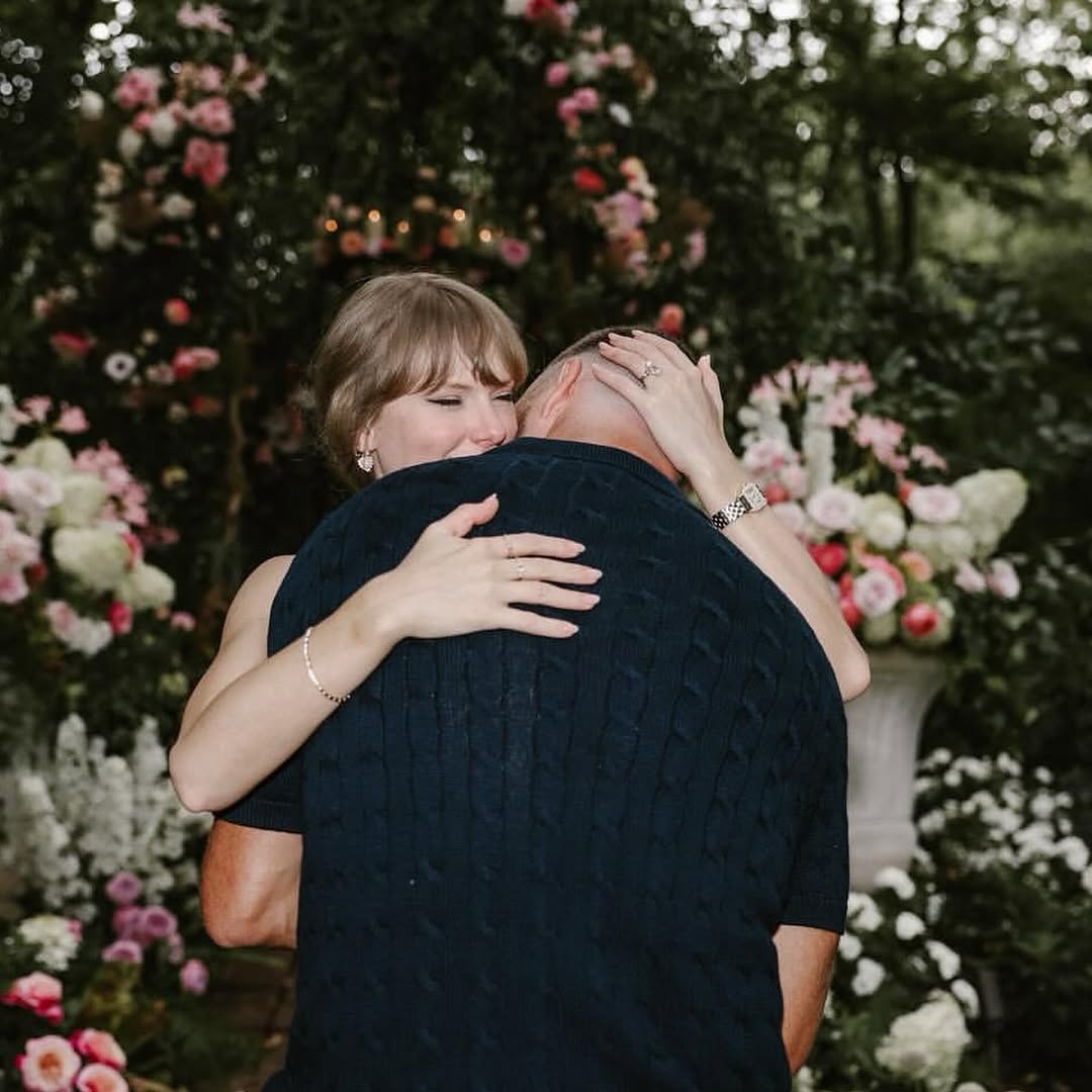 Taylor Swift And Travis Kielce Announce Their Engagement In Navy And White Polo Ralph Lauren Looks 2
