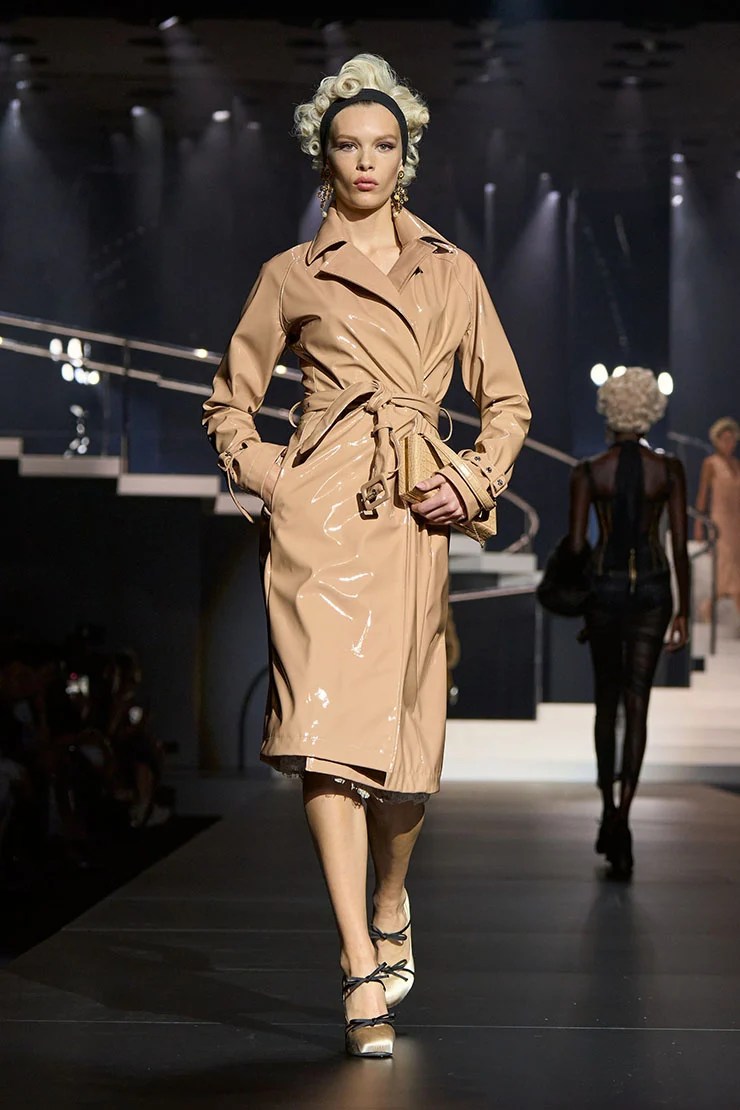 Miranda Priestly Attended The Dolce Gabbana SpringSummer 2026 In A Fierce DG Vinyl Trench Coat With Tiffany Co Shades 1