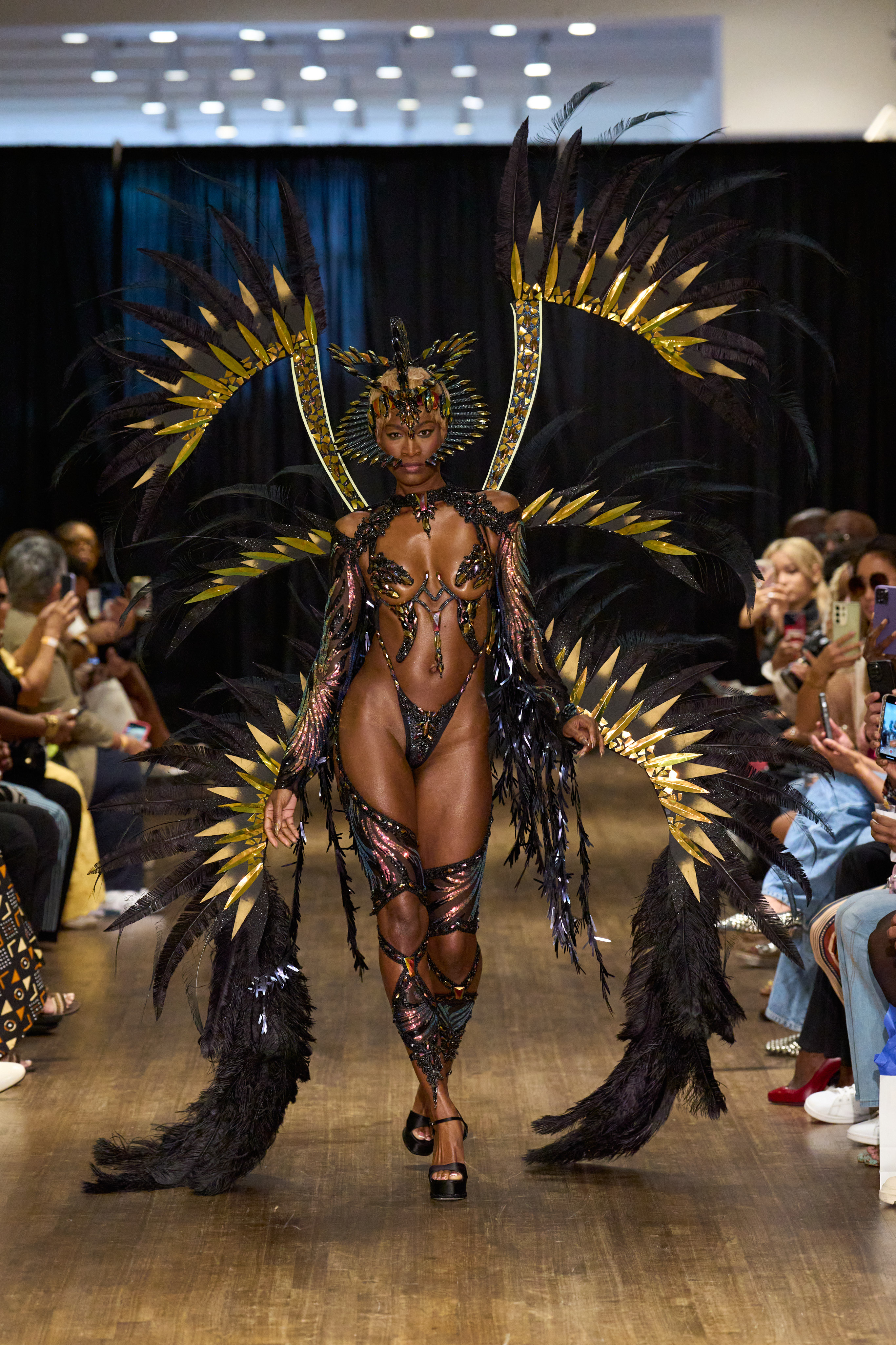 1 Carnival Catwalk S26 001