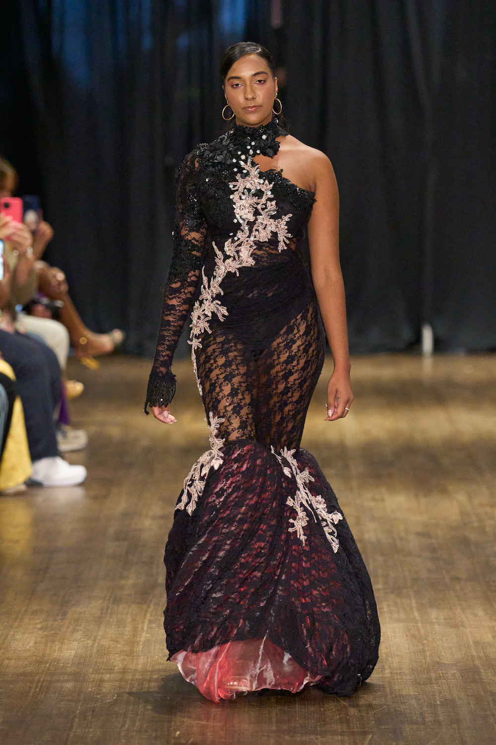 1 Carnival Catwalk S26 010