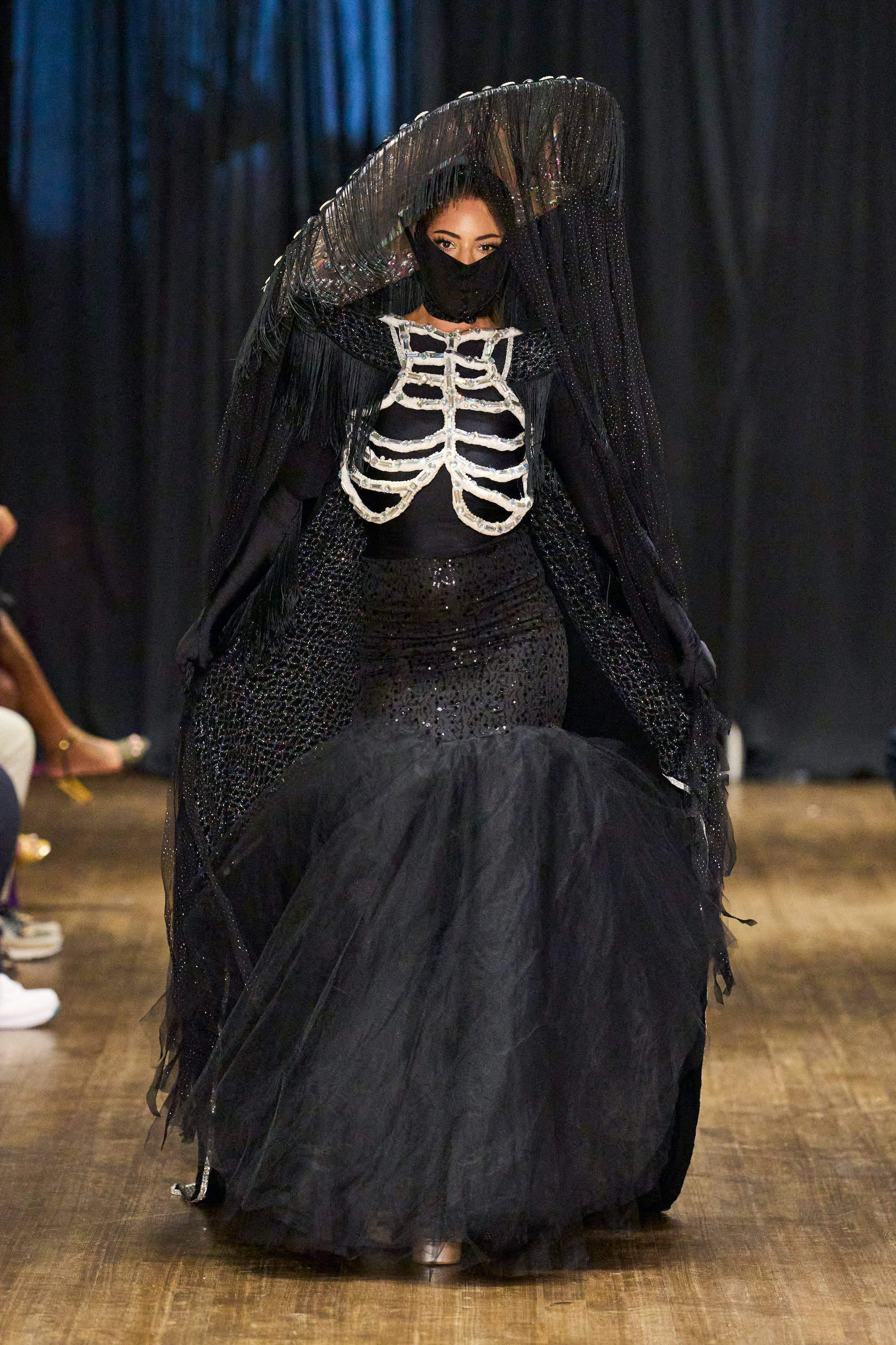 1 Carnival Catwalk S26 011