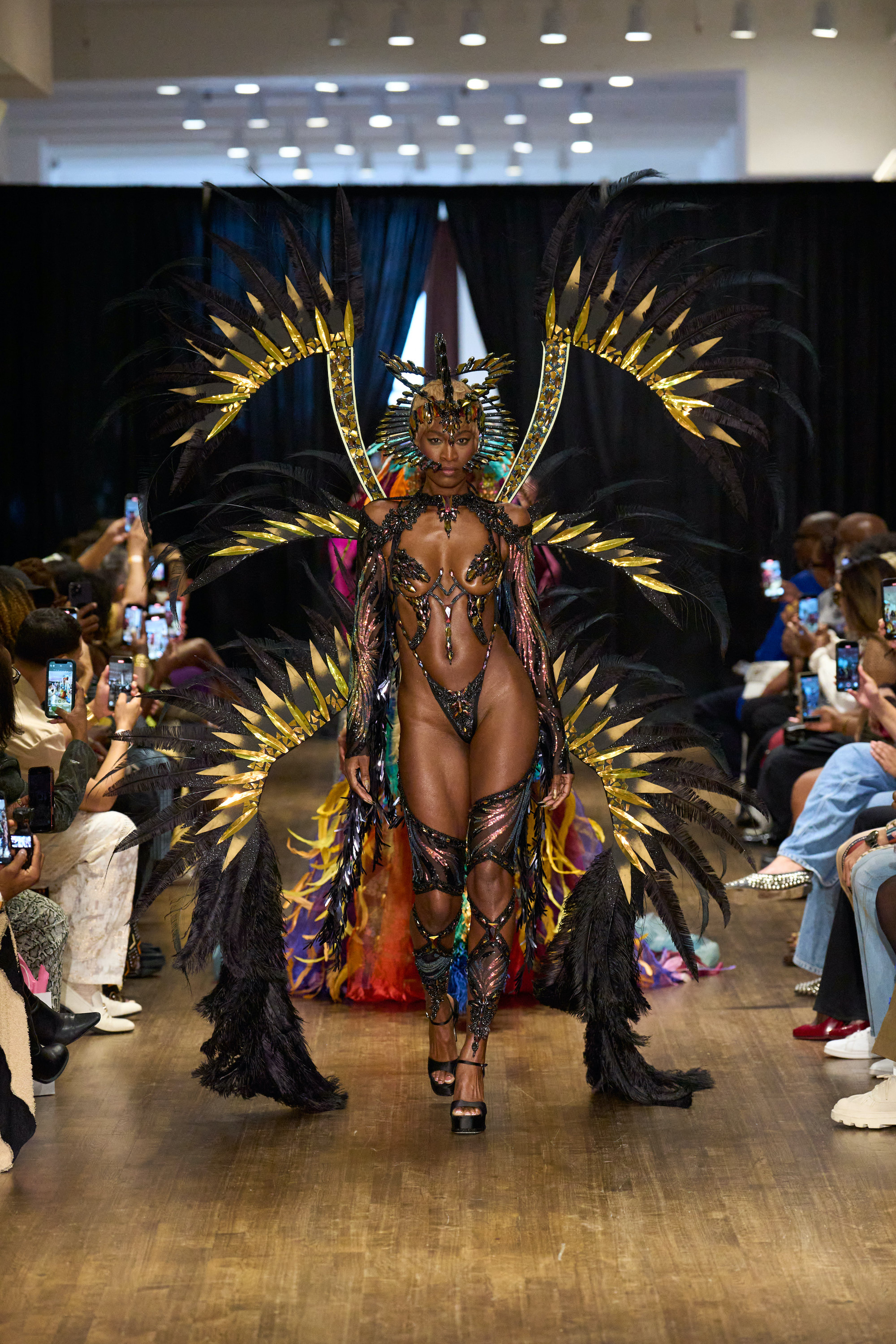 1 Carnival Catwalk S26 012