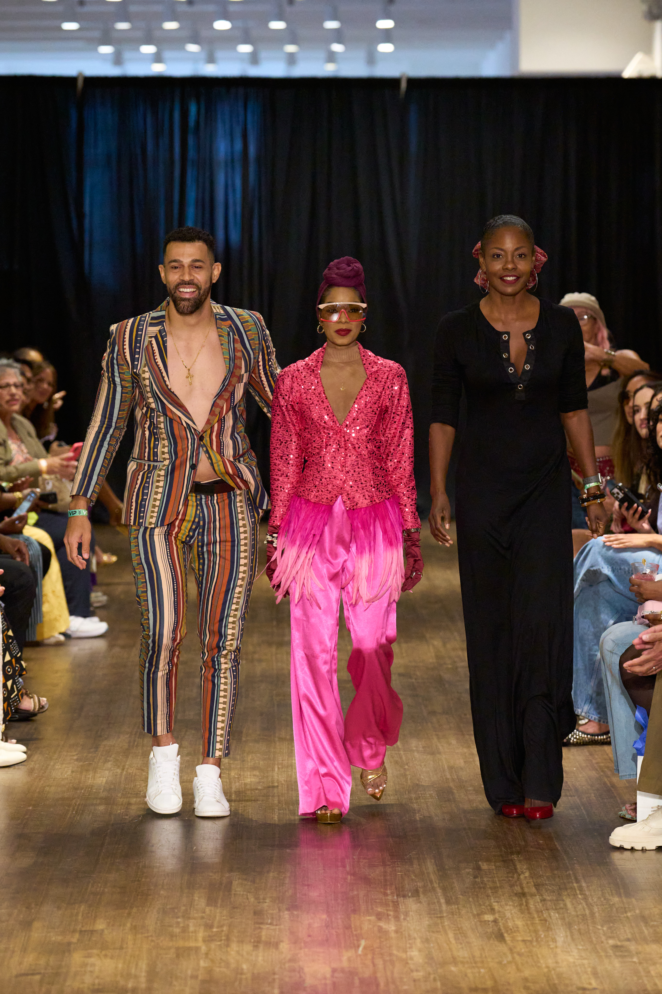 1 Carnival Catwalk S26 015