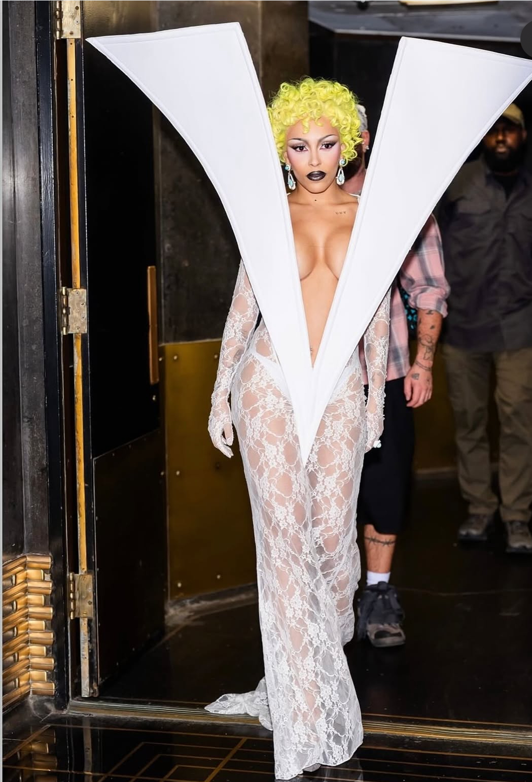 Doja Cat Wore A White Lace Quine Li Structural Dress To Saturday Night Live 2