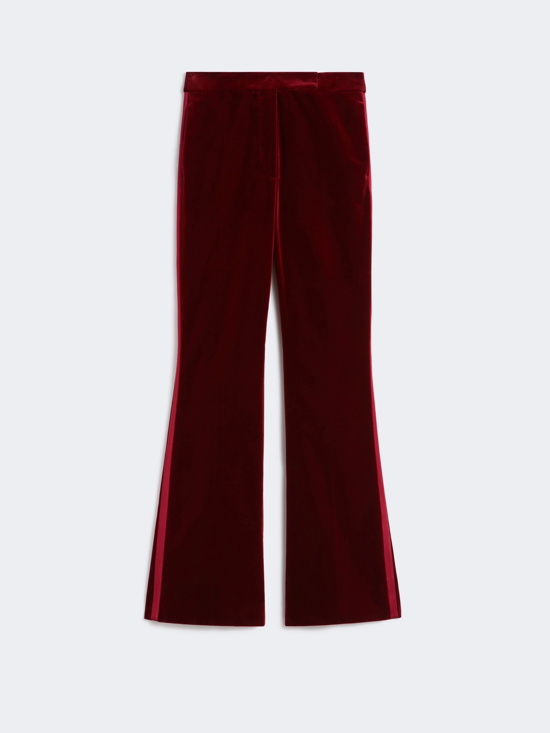 Queen Latifah Wears A Burgundy Velvet Jumpsuit By Max Mara On The Jennifer Hudson Show 9
