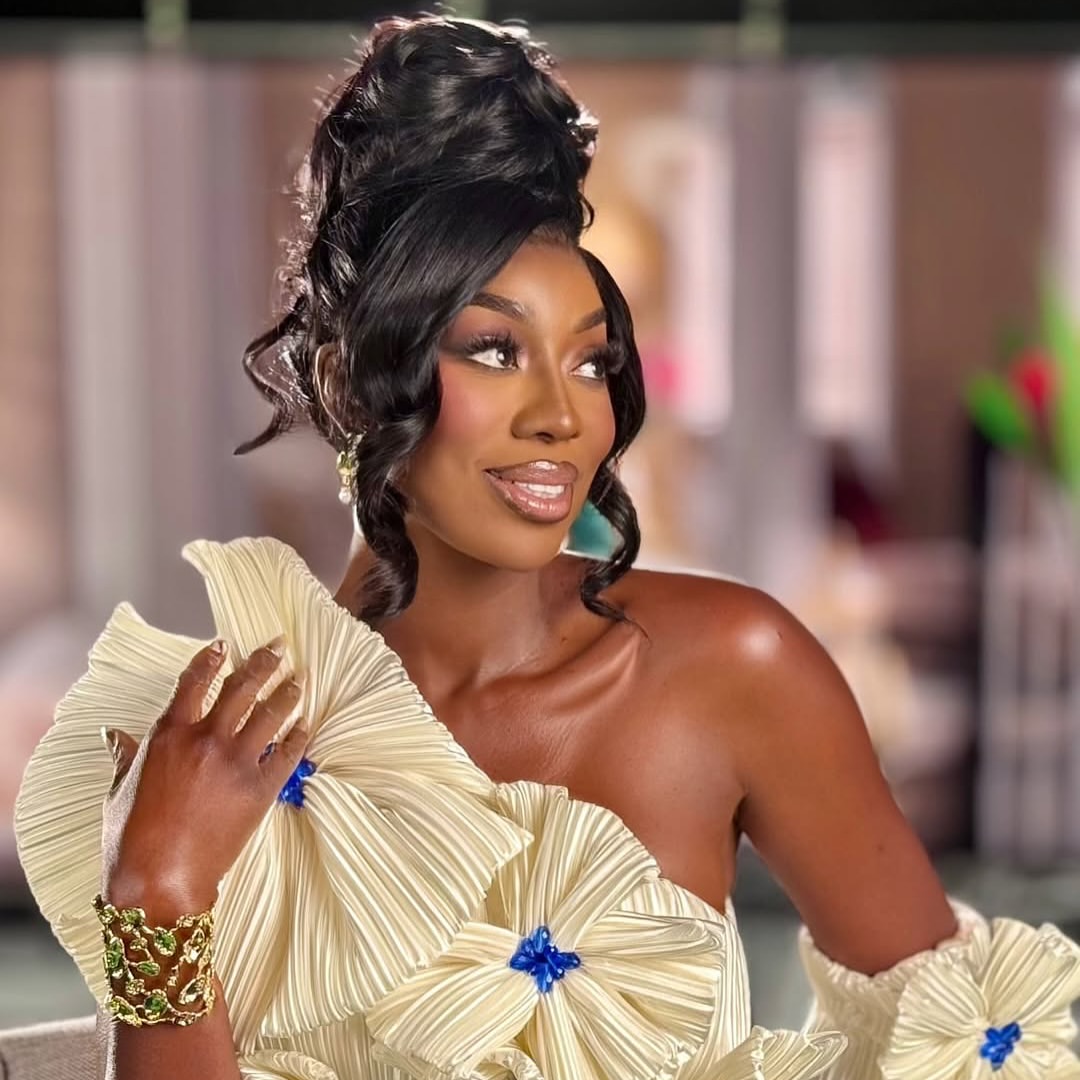 Celebs Love Keri Hilson And Wendy Oswego Both Spied In A White And Cobalt Blue Atelier Indigo Floral Dress 2