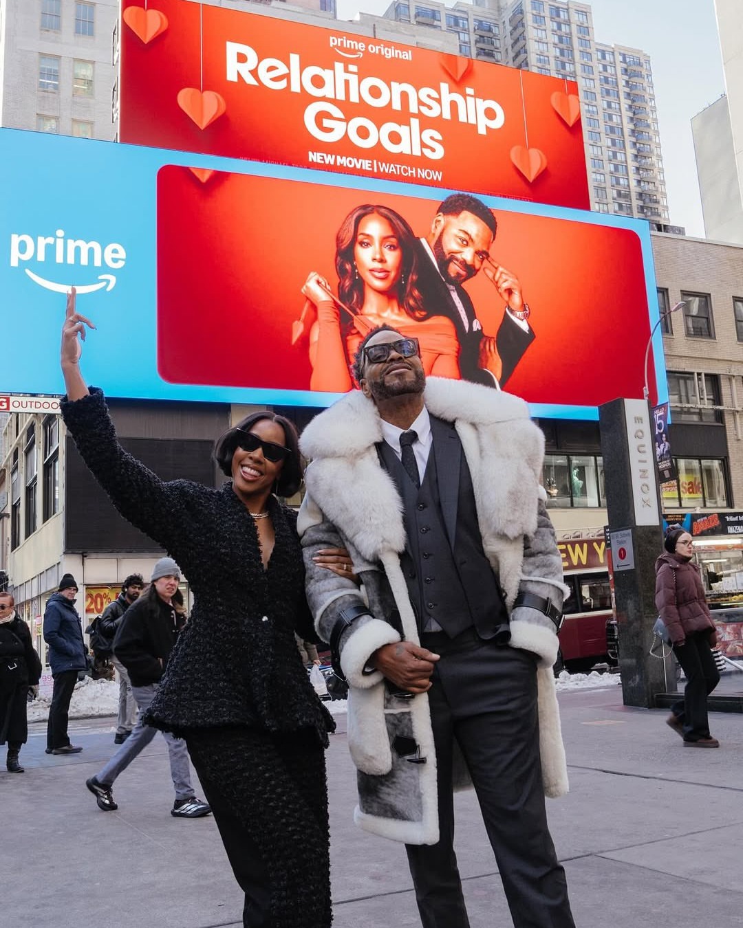 3 Kelly Rowland And Method Man Bring The Fashion For Relationship Goals Press Tour Courtside In A Fringed TTSWTRS Jacket Black And White Rowen Rose Stella McCartney And More