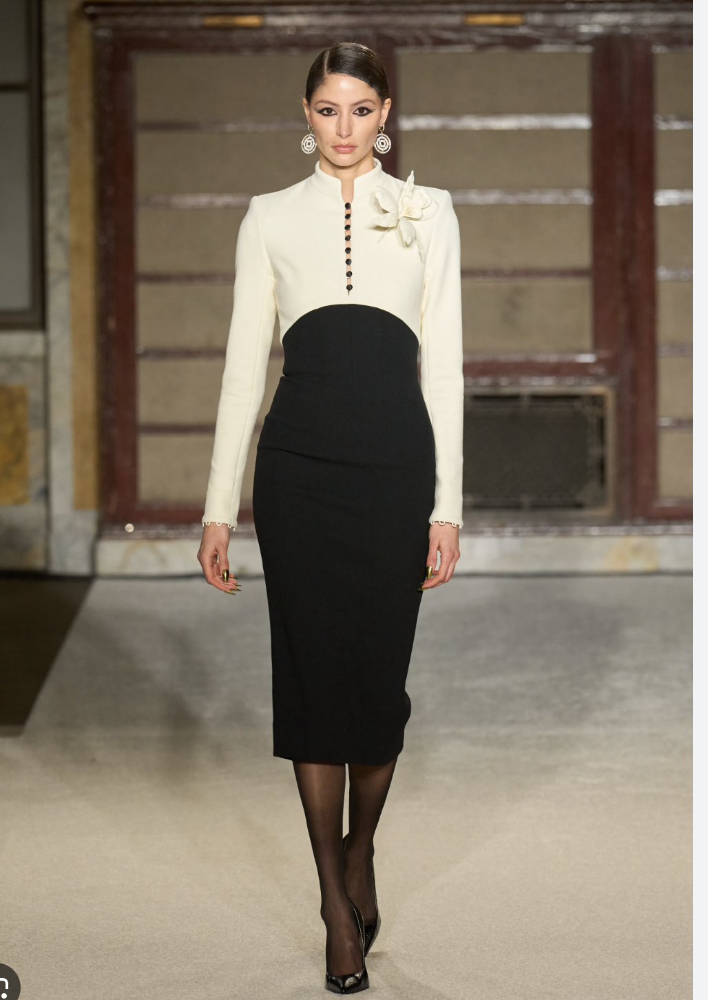 3 Lauren Sanchez Bezos In White And Black Sergio Hudson Fall 2026 Structured Peplum And Colorblock Knit Dresses On Television Appearances