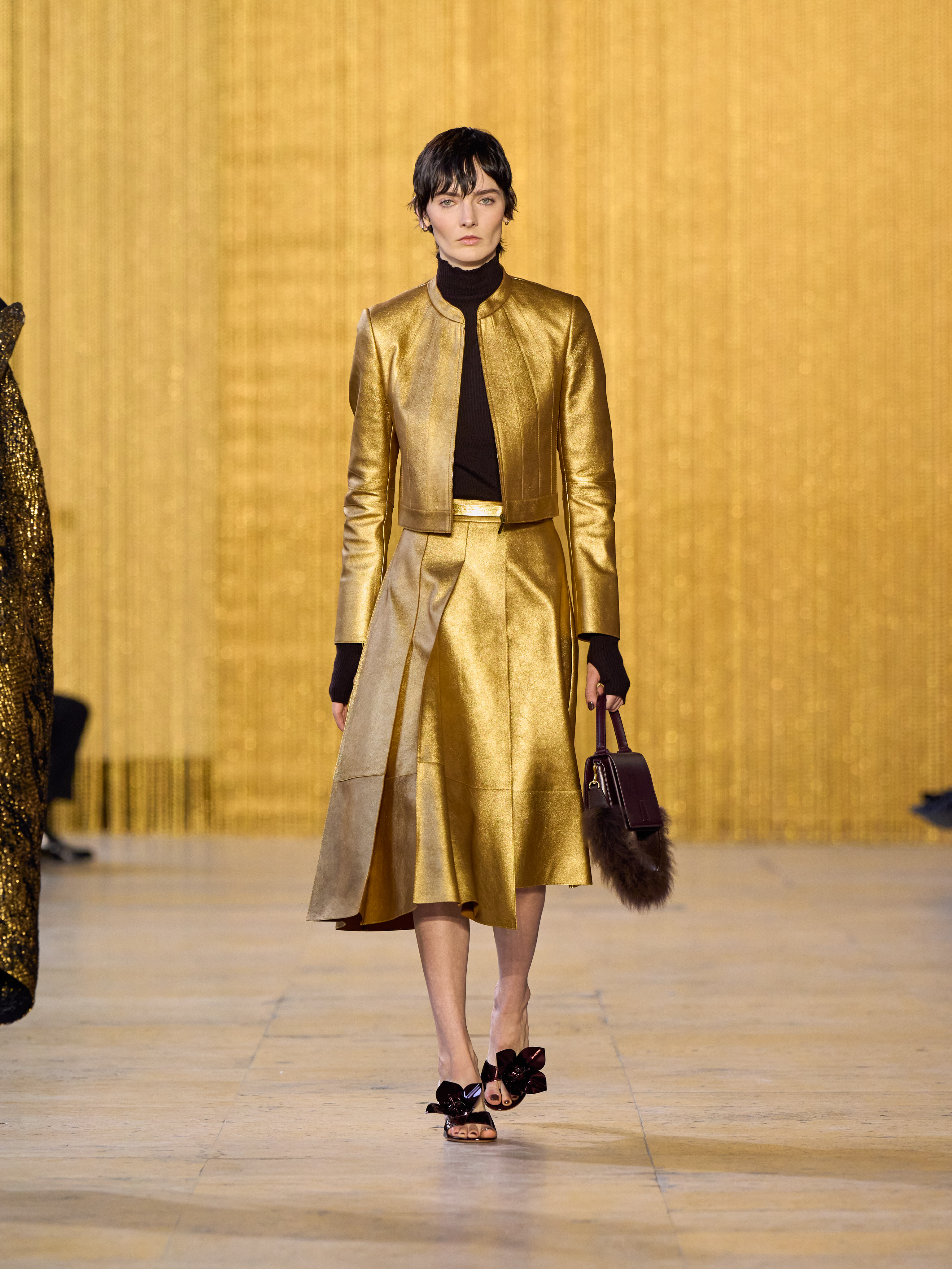 Akris 01 ROS Front FW26 3x4 002